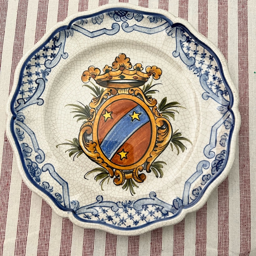 💕Básanos Ceramiche Wall Hanging Shield Plate.